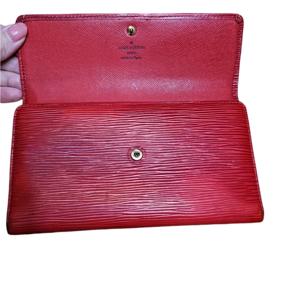 Louis Vuitton Red EPI Long Snap Sarah Wallet - Picture 8 of 13